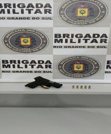 BM prende dupla com arma de fogo furtada