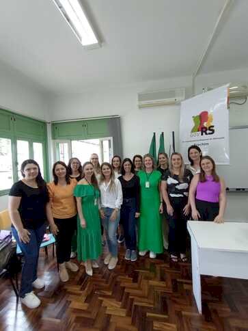 Professores aprovados em concurso público tomam posse em Erechim