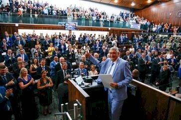 Adolfo Brito é empossado como presidente da ALRS em sessão solene
