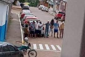 Assaltantes de banco fazem cordão humano com reféns em cidade gaúcha