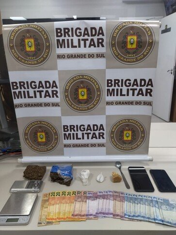 3°RPMon prende homem e apreende adolescente por tráfico de drogas em Marau