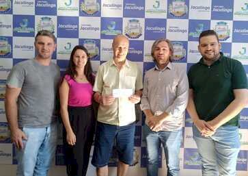 Realizada a entrega do cheque ao presidente do hospital São Judas Tadeu em Jacutinga