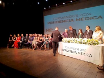 Universidade Federal da Fronteira Sul e Hospital de Clínicas promovem formatura de médicos especialistas