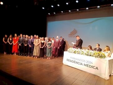 Hospital de Clínicas e UFFS promovem formatura de médicos especialistas
