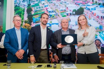 Empresário Gilson Trennepohl recebe homenagem na Calçada da Fama