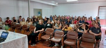 Emater/RS-Ascar ministra palestra para alunas, professores e funcionárias da Escola Agrícola em Erechim
