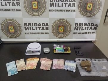 Mulher é presa pelo 3°RPMon por tráfico de drogas em Passo Fundo