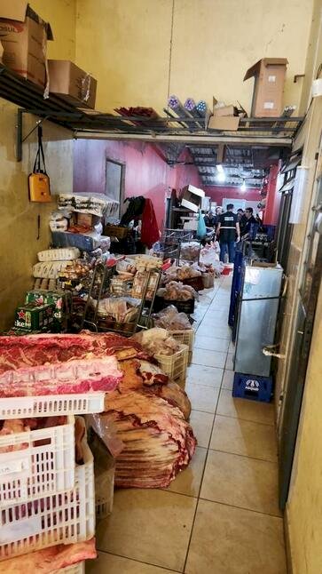 Oito toneladas de alimentos impróprios para o consumo são apreendidas em mercados no interior do RS