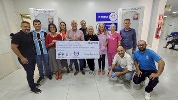 Clube do Comércio e Consulado do Grêmio de Erechim entregam doações