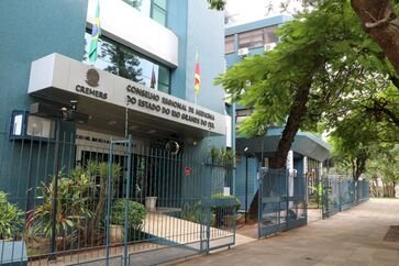 Cremers requer que Ministério Público investigue e proíba prática ilegal da Medicina