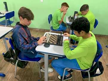 Escola Municipal de Machadinho RS Estimula o Xadrez para Alunos