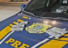 Homem é flagrado com 51 mil dólares escondidos na cueca em rodovia federal gaúcha