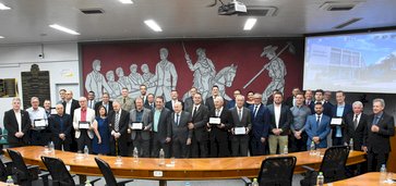 Legislativo comemora os 106 anos de Erechim com homenagem ao trabalho e a empresas históricas