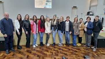 Candidatas participam da primeira capacitação do  Concurso de Escolha das Soberanas de Getúlio Vargas             