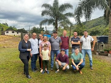 Produtores e lideranças de Cruzaltense visitam agroindústria de ovos em Itatiba do Sul