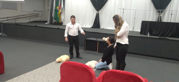 Getúlio Vargas implementa formação da Lei Lucas para professores e profissionais da rede municipal de ensino