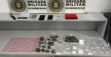 Dupla presa com maconha, ecstasy e cocaína em Estação