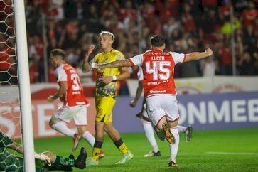 Inter vence no Jaconi lotado e avança na CONMEBOL Sul-Americana