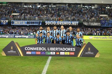 Já classificado, Grêmio empata com Estudiantes no Couto Pereira lotado