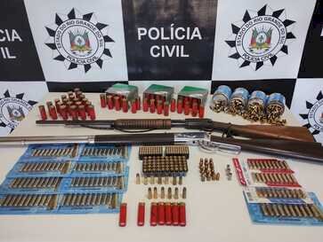 POLÍCIA CIVIL APREENDE ARMAS E MUNIÇÕES EM QUATRO IRMÃOS