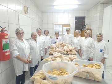 Emater/RS-Ascar e produtoras rurais de Erechim produzem bolachas artesanais para doação aos atingidos pelas cheias