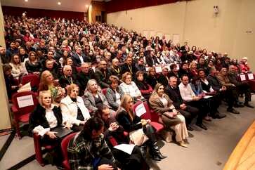 Livro homenageia 200 mulheres de Erechim