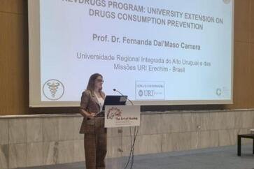Professora apresenta trabalho em evento internacional