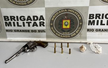 Flagrado com arma, munições e drogas em Campinas do Sul