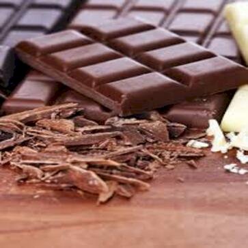 Justiça gaúcha determina que empresa pague indenização a consumidor que encontrou larva em chocolate