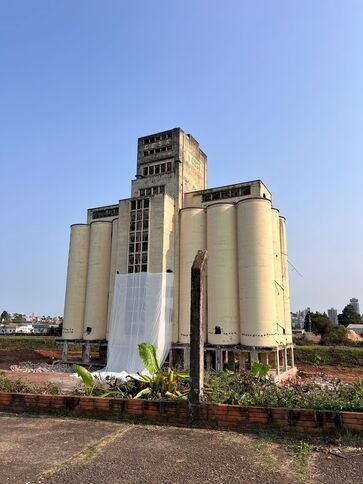 PASSO FUNDO - Corsan adota medidas preventivas durante implosão dos silos da Cesa para preservar redes de água
