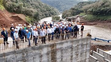 PCH Santo Cristo em construção pela Creral recebe visita de empresários e autoridades