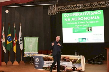 Aberta Semana Acadêmica de Agronomia da URI