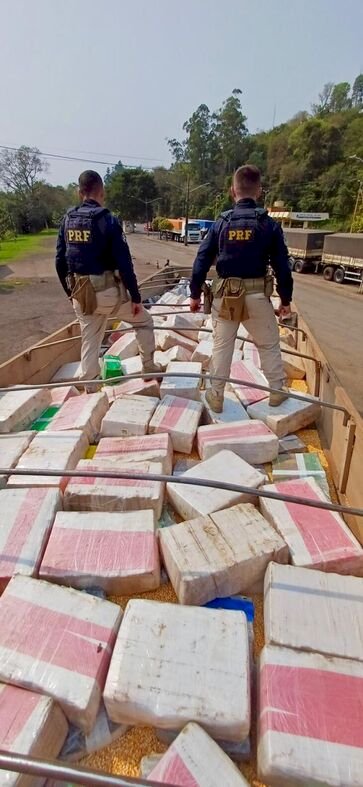 PRF apreende carreta transportando com cinco toneladas de maconha e skunk