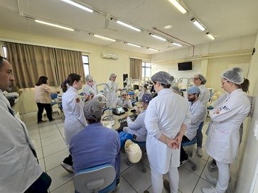 Curso de Odontologia da URI conta com avançado aparelho de laser de diodo de alta potência
