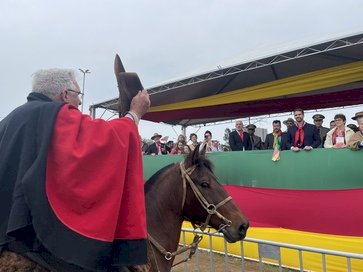 Desfile Farroupilha emociona milhares de pessoas na capital gaúcha