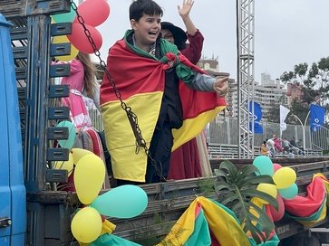 Desfile Farroupilha emociona milhares de pessoas na capital gaúcha