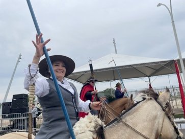 Desfile Farroupilha emociona milhares de pessoas na capital gaúcha