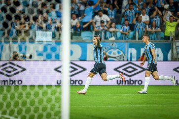 Grêmio vence o Flamengo por 3 a 2 pela 27ª rodada do Brasileirão