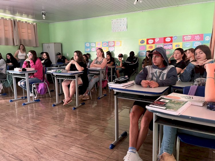 Palestra sobre saúde Mental: Escola Muriam promove conscientização sobre o Setembro Amarelo 