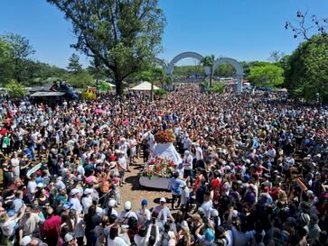 Fé em Nossa Senhora Aparecida move milhares de romeiros em Passo Fundo
