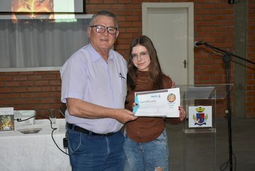 Feira do Livro de Getúlio Vargas 2024 tem  início com grande celebração literária