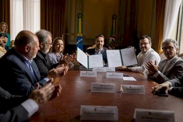 Governador assina decreto que altera tributação e gera competitividade ao setor de autopeças