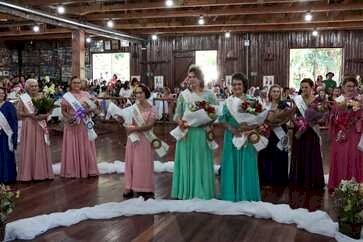 Corte da 3ª idade de Jacutinga esteve presente na escolha da corte regional em São Valentim