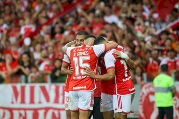 Com festa da torcida no Gigante, Inter conquista marca histórica