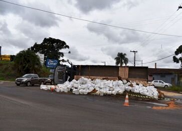Acidente causa vazamento de herbicidas na ERS 135