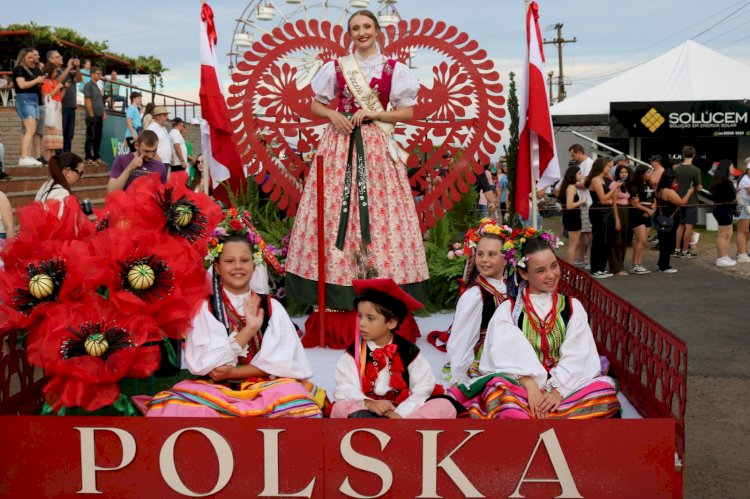 Cultura Polonesa Encanta com Wycinanka e Cores da Primavera na Frinape 2024