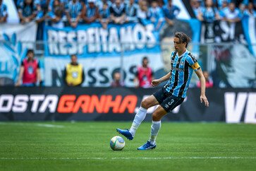 Grêmio encerra temporada 2024 em jogo de despedida de Geromel
