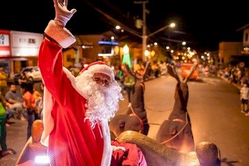 'Natal Brilha Machadinho' encanta com grande desfile e magia natalina Cidade se prepara para dois desfiles imperdíveis e eventos gratuitos para toda a família