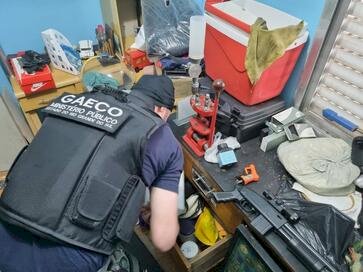 FRAUDE: GAECO/MPRS E MPM FAZEM OPERAÇÃO PARA COIBIR QUE CRIMINOSOS OBTENHAM REGISTROS DE CACS PARA ADQUIRIR ARMAS E REPASSAR A FACÇÕES