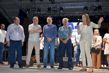 Uma noite de emoção e conquistas marca o  aniversário de 90 anos do município
